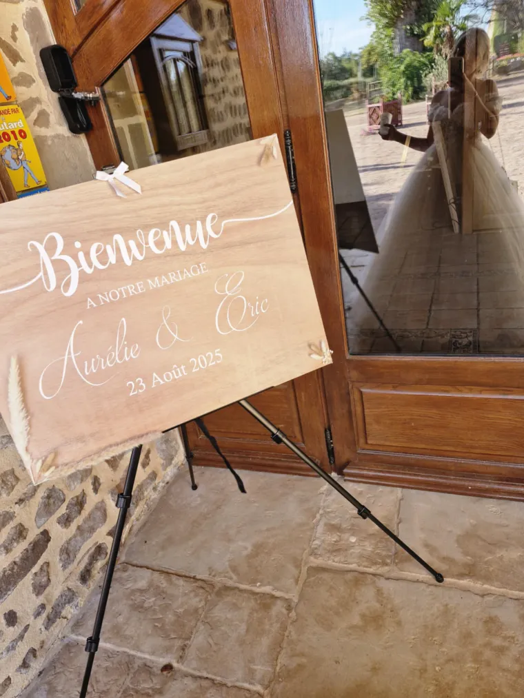 Panneaux de bienvenue et urnes
